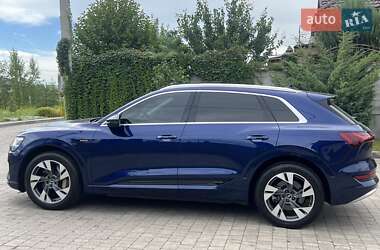 Внедорожник / Кроссовер Audi e-tron 2021 в 