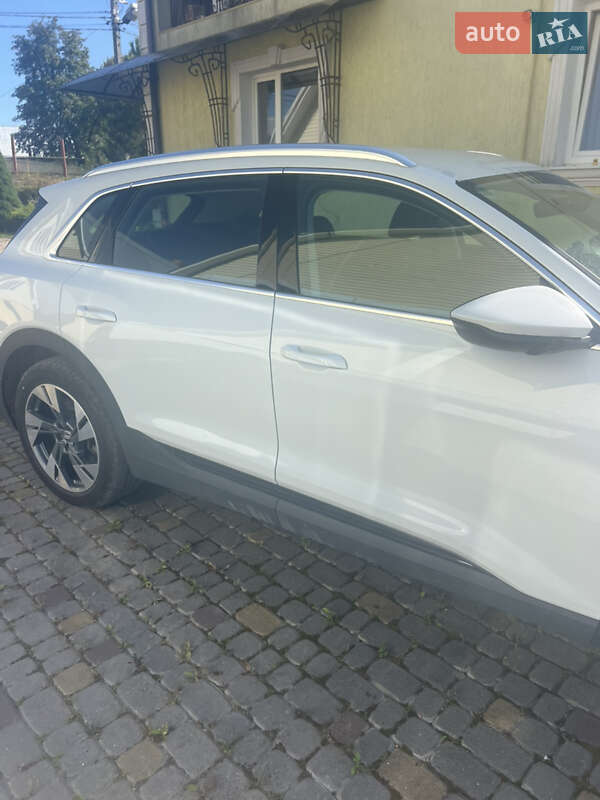 Внедорожник / Кроссовер Audi e-tron 2019 в Косове фото 4 Внедорожник / Кроссовер Audi e-tron 2019 в Косове