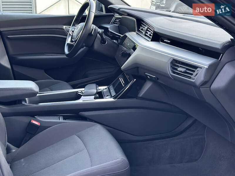 Внедорожник / Кроссовер Audi e-tron 2021 в Ужгороде