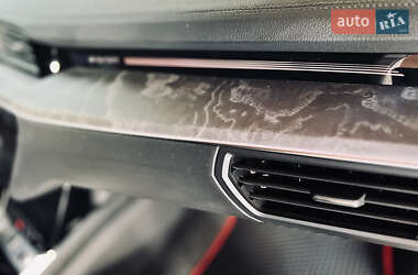 Внедорожник / Кроссовер Audi e-tron 2020 в 
