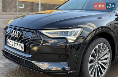 Позашляховик / Кросовер Audi e-tron 2019 в 
