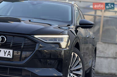 Позашляховик / Кросовер Audi e-tron 2019 в 