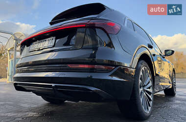 Позашляховик / Кросовер Audi e-tron 2019 в 