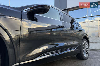 Позашляховик / Кросовер Audi e-tron 2019 в 