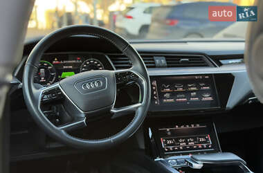 Позашляховик / Кросовер Audi e-tron 2019 в 