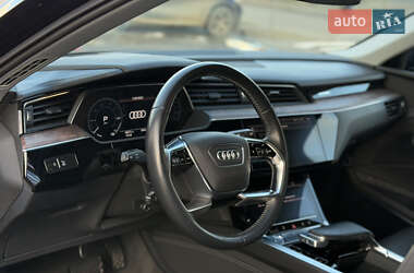 Позашляховик / Кросовер Audi e-tron 2019 в 