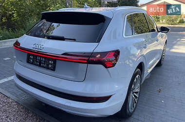 Позашляховик / Кросовер Audi e-tron 2019 в 