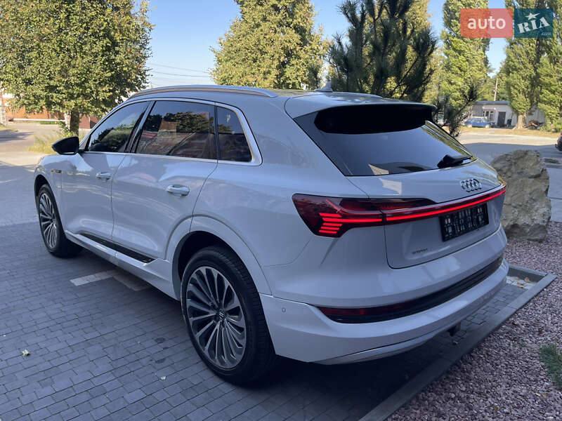 Позашляховик / Кросовер Audi e-tron 2019 в Рівному