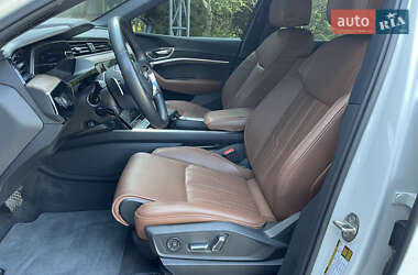 Позашляховик / Кросовер Audi e-tron 2019 в 