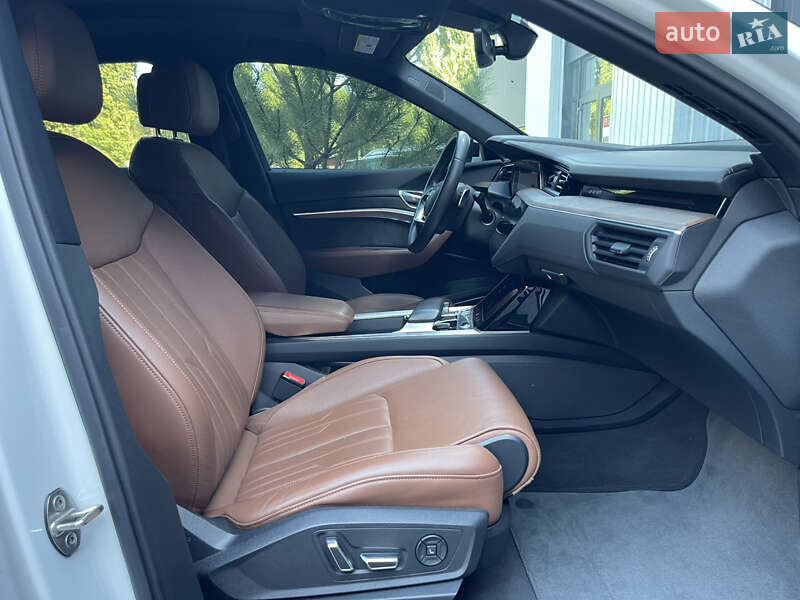 Позашляховик / Кросовер Audi e-tron 2019 в Рівному