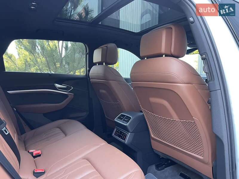 Позашляховик / Кросовер Audi e-tron 2019 в Рівному