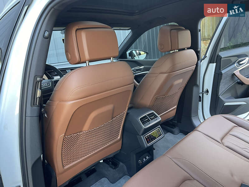 Позашляховик / Кросовер Audi e-tron 2019 в Рівному