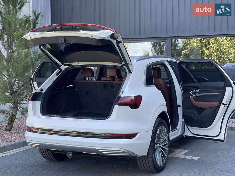 Позашляховик / Кросовер Audi e-tron 2019 в Рівному