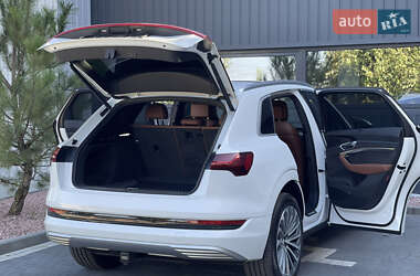 Позашляховик / Кросовер Audi e-tron 2019 в 