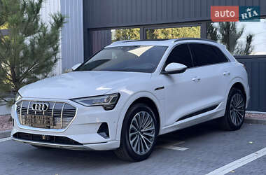 Позашляховик / Кросовер Audi e-tron 2019 в 