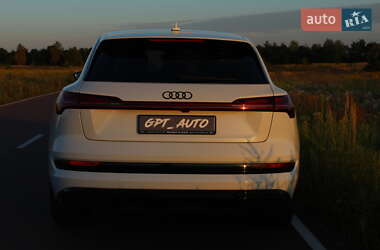 Внедорожник / Кроссовер Audi e-tron 2022 в 