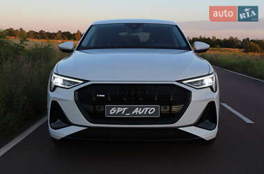 Внедорожник / Кроссовер Audi e-tron 2022 в 