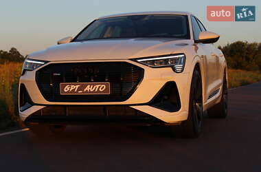 Внедорожник / Кроссовер Audi e-tron 2022 в 