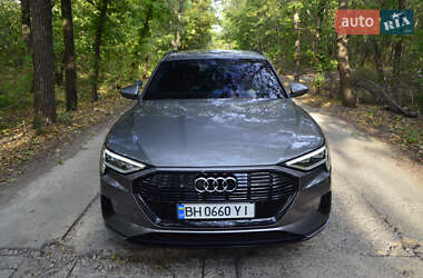 Позашляховик / Кросовер Audi e-tron 2020 в 