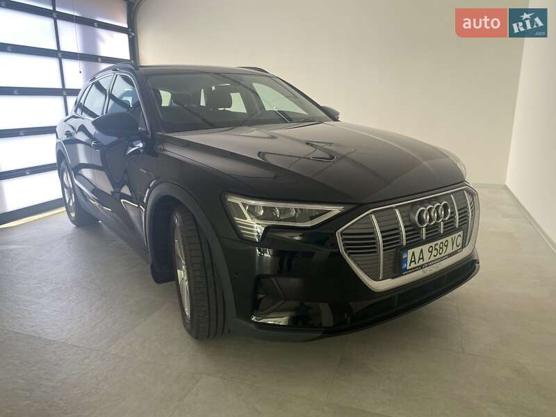 Внедорожник / Кроссовер Audi e-tron 2020 в 