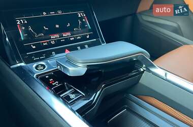 Внедорожник / Кроссовер Audi e-tron 2020 в 
