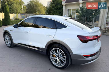 Позашляховик / Кросовер Audi e-tron 2023 в 