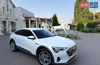 Позашляховик / Кросовер Audi e-tron 2023 в 