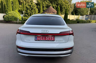 Позашляховик / Кросовер Audi e-tron 2023 в 