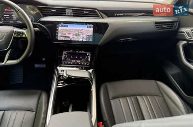 Внедорожник / Кроссовер Audi e-tron 2023 в 