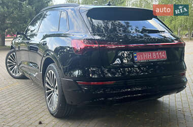 Внедорожник / Кроссовер Audi e-tron 2020 в 