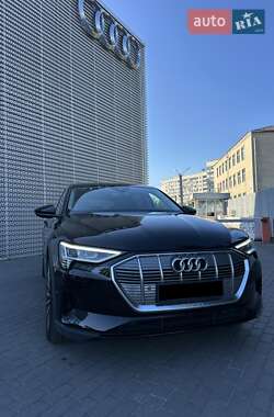 Внедорожник / Кроссовер Audi e-tron 2021 в 