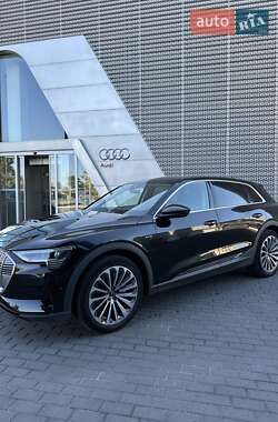 Внедорожник / Кроссовер Audi e-tron 2021 в 