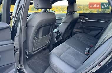 Позашляховик / Кросовер Audi e-tron 2022 в 
