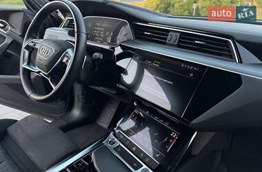 Позашляховик / Кросовер Audi e-tron 2022 в 