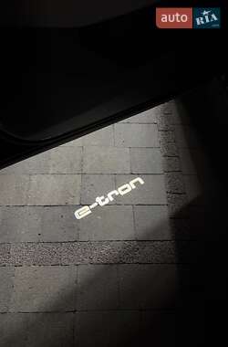 Позашляховик / Кросовер Audi e-tron 2020 в 