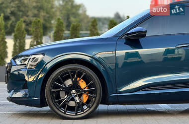 Внедорожник / Кроссовер Audi e-tron 2022 в 