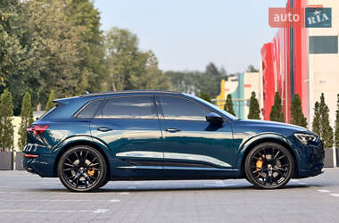 Внедорожник / Кроссовер Audi e-tron 2022 в 