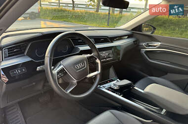 Внедорожник / Кроссовер Audi e-tron 2022 в 