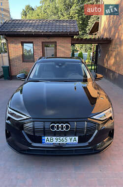 Позашляховик / Кросовер Audi e-tron 2020 в 