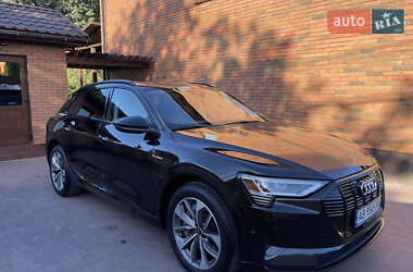 Позашляховик / Кросовер Audi e-tron 2020 в 