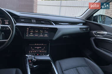 Позашляховик / Кросовер Audi e-tron 2020 в 