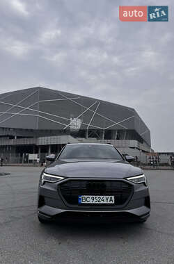 Внедорожник / Кроссовер Audi e-tron 2022 в 