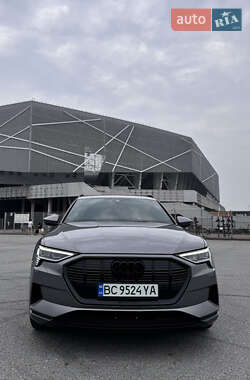 Внедорожник / Кроссовер Audi e-tron 2022 в 