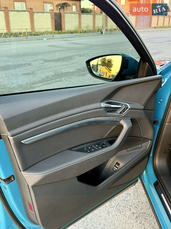 Внедорожник / Кроссовер Audi e-tron 2019 в Киеве