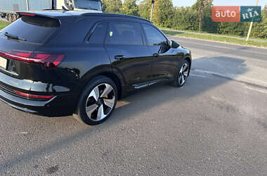 Позашляховик / Кросовер Audi e-tron 2021 в 
