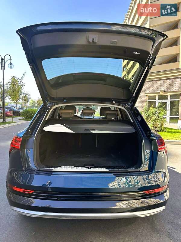 Внедорожник / Кроссовер Audi e-tron 2018 в Киеве