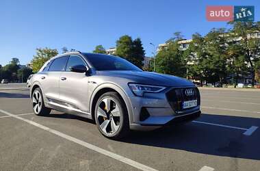 Внедорожник / Кроссовер Audi e-tron 2021 в 