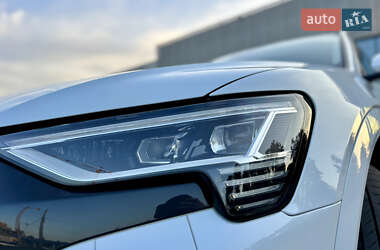 Внедорожник / Кроссовер Audi e-tron 2024 в 