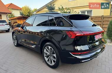 Внедорожник / Кроссовер Audi e-tron 2021 в 
