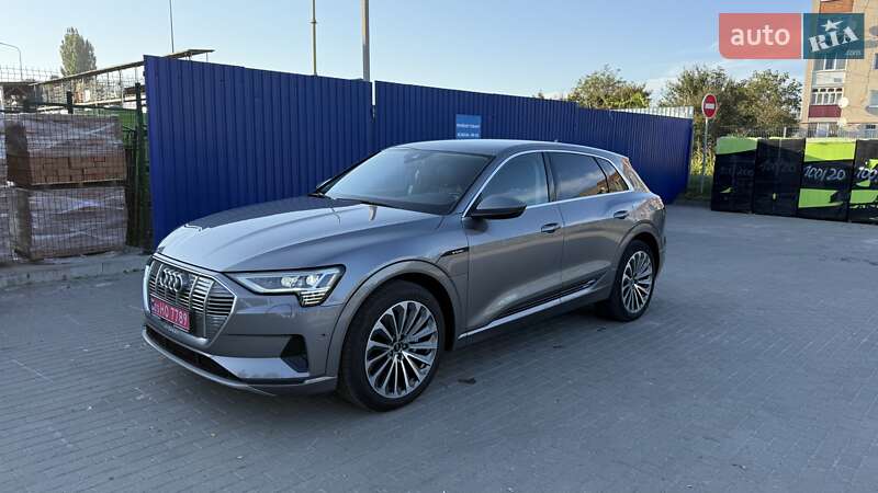 Позашляховик / Кросовер Audi e-tron 2021 в 